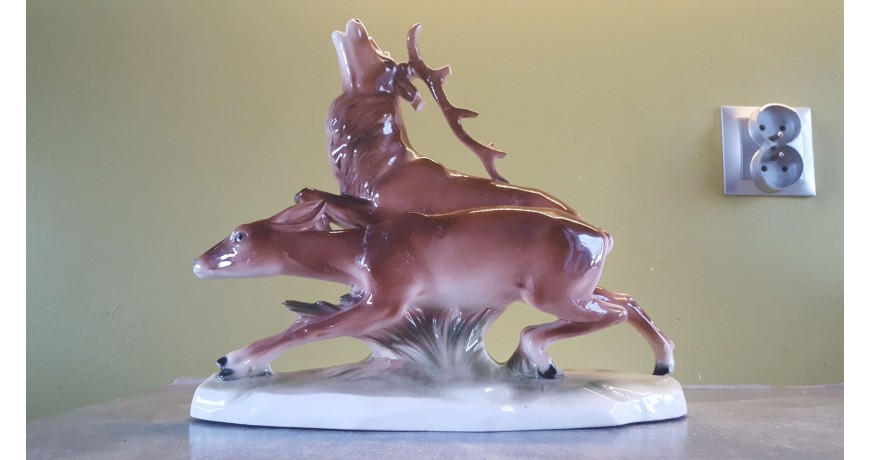 Jeleń z łanią z porcelany